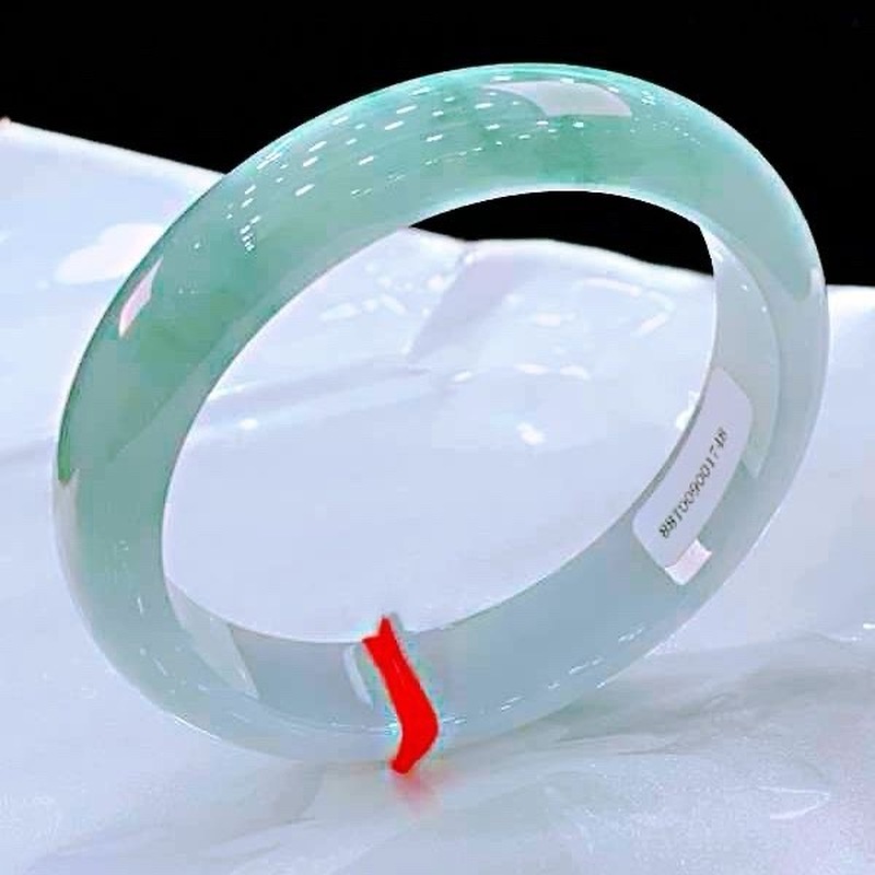 Myanmar , Natural Ice Jadeite  - огляд і ціна Bracelets