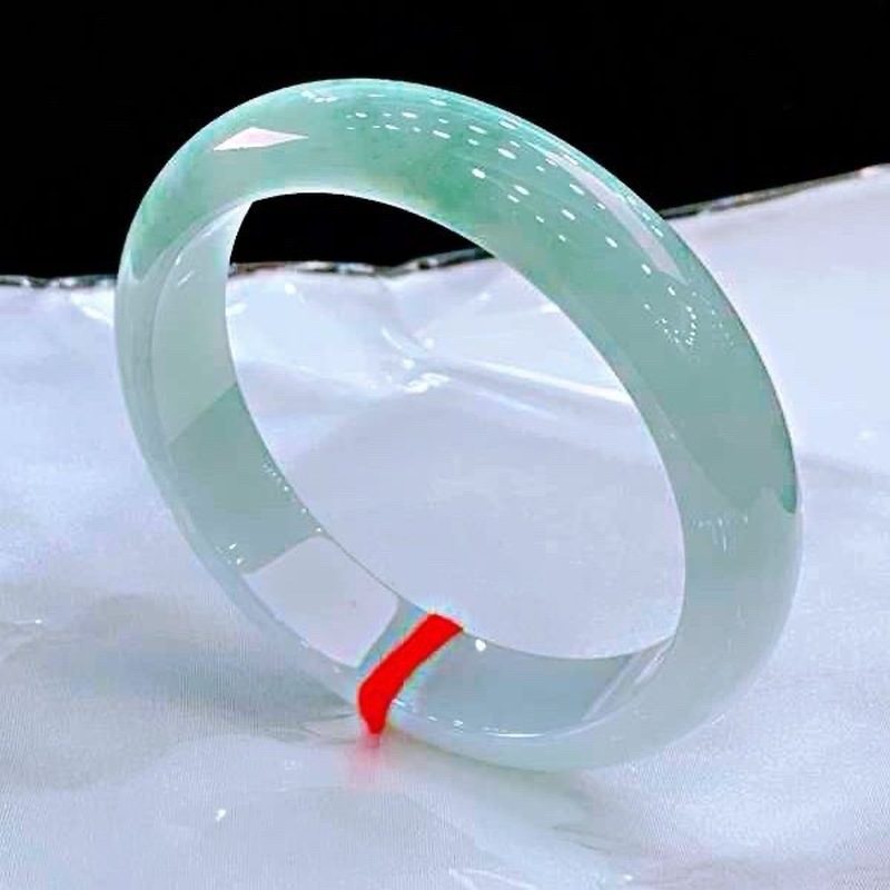 Myanmar , Natural Ice Jadeite  - огляд і ціна Bracelets