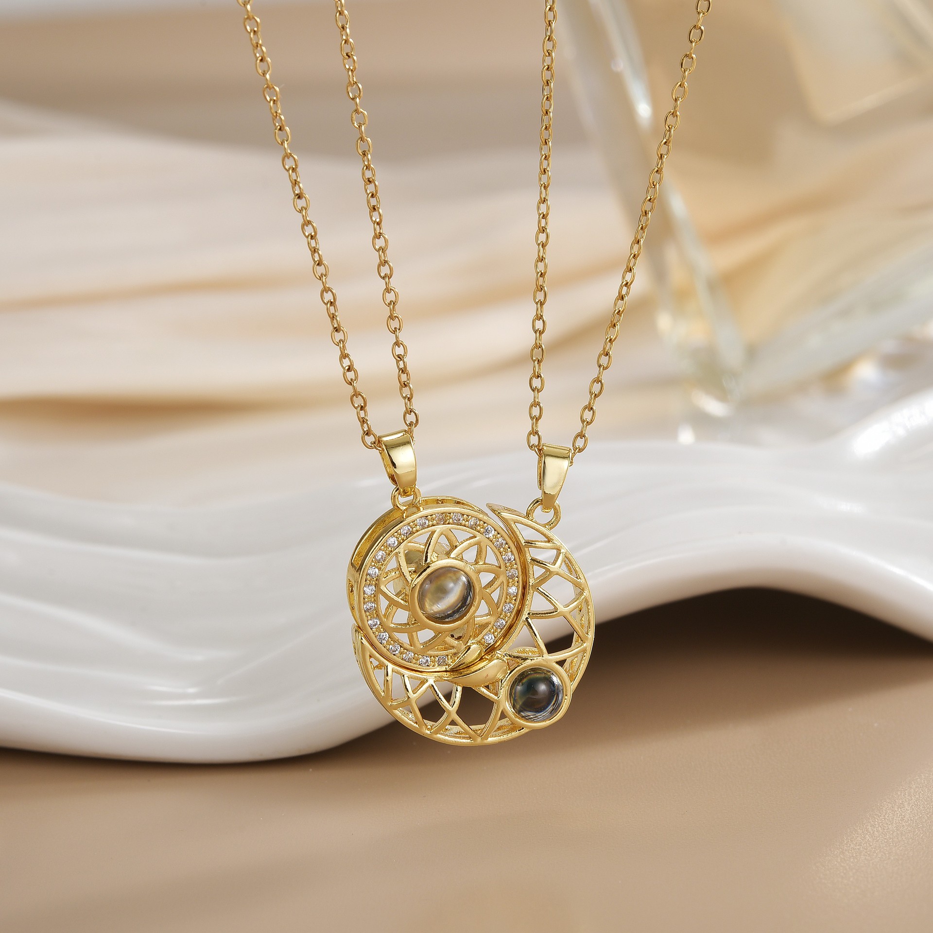 Couples Magnetic Necklaces Sun - огляд і ціна Magnetic Couple Matching Necklaces