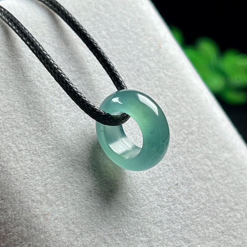 Natural Emerald Blue Water Luc - огляд і ціна Necklaces