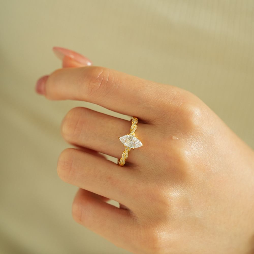 Lumira 100% 18K Gold Marquise  - огляд і ціна Moissanite Engagement Ring 1 Carat