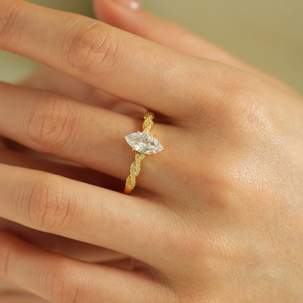 Lumira 100% 18K Gold Marquise  - огляд і ціна Moissanite Engagement Ring 1 Carat
